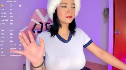 holis soy lily chang no olvides el pulgar arriba es muy importante para mi 3 independent model online show from 12/27/24, 09:54