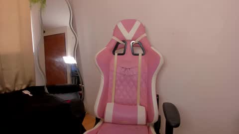 holis soy lily chang no olvides el pulgar arriba es muy importante para mi 3 independent model online show from 02/28/25, 07:35