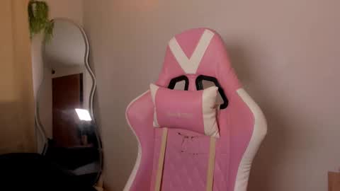 holis soy lily chang no olvides el pulgar arriba es muy importante para mi 3 independent model online show from 03/07/25, 09:06