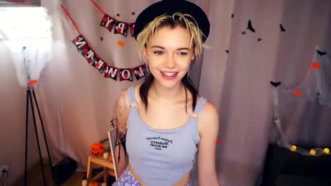 Lilian online show from 10/16/25, 07:09