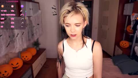 Lilian online show from 10/21/25, 03:35