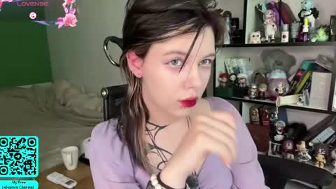 Snapshot of liliandaniels chatting on 06/20/26, 07:11 Lilian online show from 06/20/26, 07:11