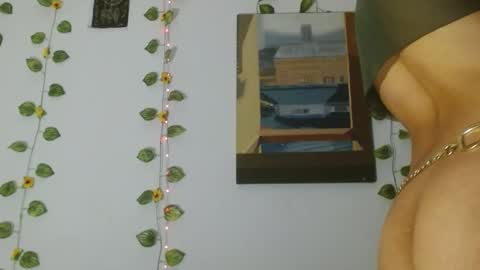 yesica online show from 10/22/25, 01:28