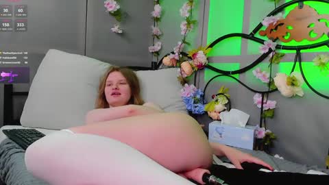 hi guys Im new here Im 18 years oldIve never had sex online show from 01/25/25, 08:53