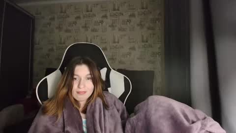 liliawoolf online show from 11/17/25, 07:30