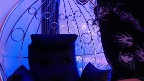  Lili  online show from 12/22/25, 03:58