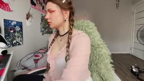 Snapshot of lilidip chatting on 07/15/26, 05:12 Lily online show from 07/15/26, 05:12