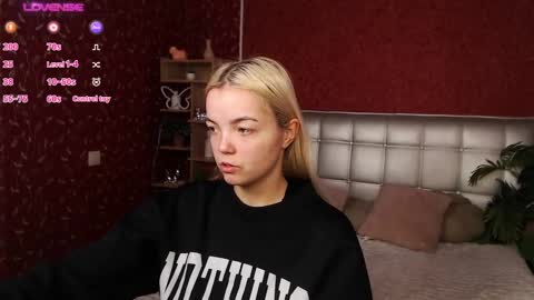 Snapshot of lilieanori chatting on 02/08/25, 02:27 Lilie online show from 02/08/25, 02:27