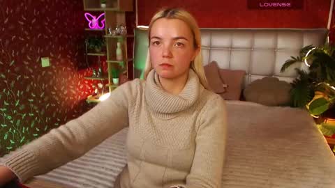 Snapshot of lilieanori chatting on 02/17/25, 06:26 Lilie online show from 02/17/25, 06:26