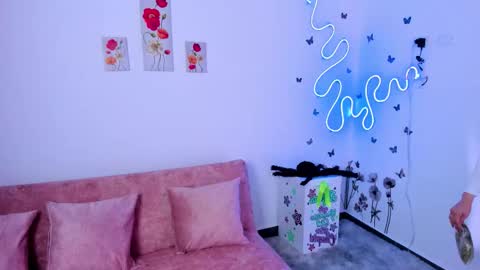 Lilie  online show from 11/12/25, 09:14