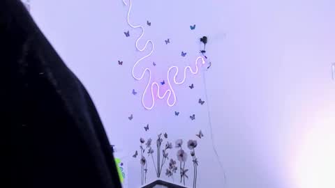 Lilie  online show from 11/28/25, 10:56