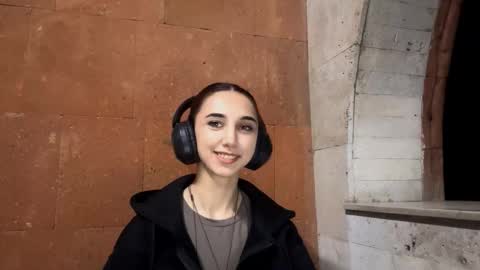 Lina online show from 09/11/25, 10:10