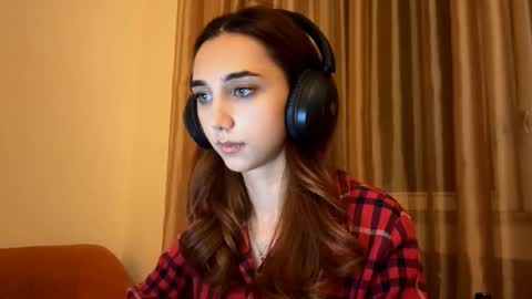 Lina online show from 09/17/25, 10:22