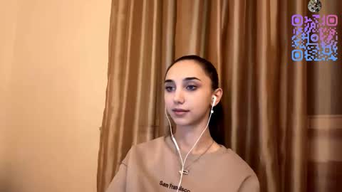 Lina online show from 10/17/25, 10:12