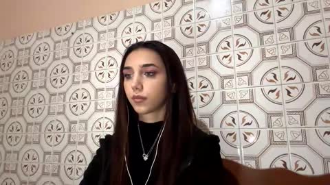 Lina online show from 11/05/25, 10:10