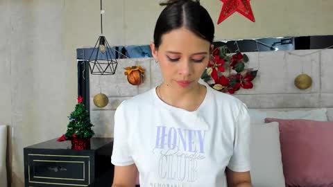 LilyJensen online show from 12/21/25, 09:11