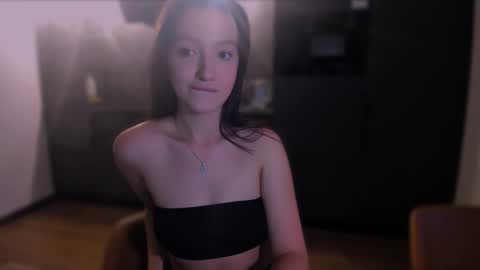 Snapshot of lililaluna chatting on 12/10/24, 01:00             ...  online show from 12/10/24, 01:00