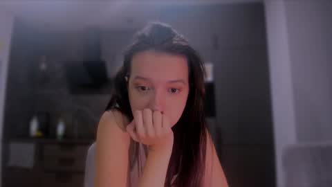 Snapshot of lililaluna chatting on 01/17/25, 09:39             ...  online show from 01/17/25, 09:39