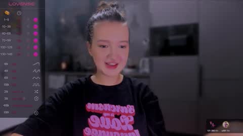 Snapshot of lililaluna chatting on 09/23/25, 06:55             ...  online show from 09/23/25, 06:55