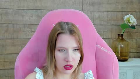 LiliLinn online show from 10/20/25, 04:57