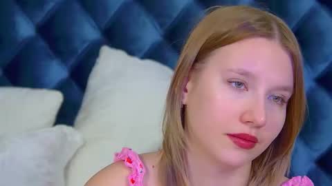 LiliLinn online show from 11/28/25, 05:32