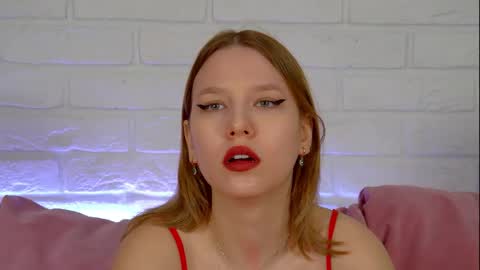 LiliLinn online show from 04/18/26, 05:44