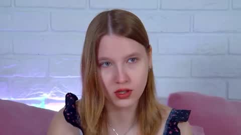 LiliLinn online show from 06/18/26, 04:24