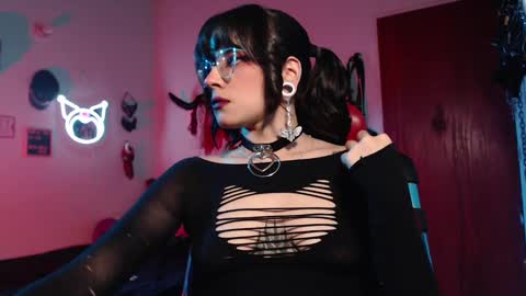 Snapshot of lililiu chatting on 12/19/24, 02:34 Molly online show from 12/19/24, 02:34