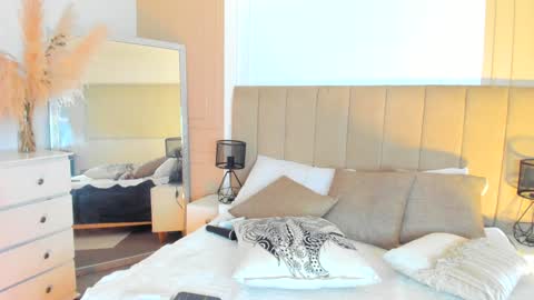 Lili  online show from 02/02/25, 04:15