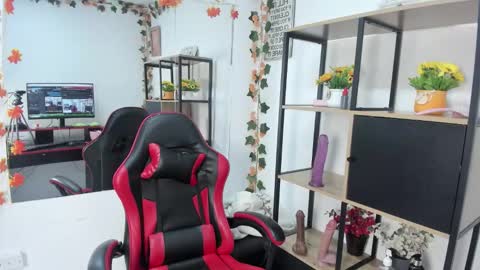 lilith cooper20 online show from 10/01/25, 10:16