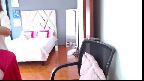 lili online show from 12/16/25, 08:14