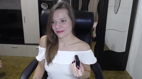 lilith small21 online show from 10/21/25, 09:10