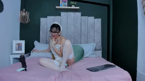 Lili  online show from 12/19/25, 07:10