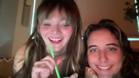 Snapshot of lill_daddysgirl chatting on 09/18/25, 11:29 lilldaddysgirl online show from 09/18/25, 11:29