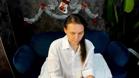 Snapshot of lillian_white1 chatting on 12/31/24, 12:32 lillian_white1 online show from 12/31/24, 12:32