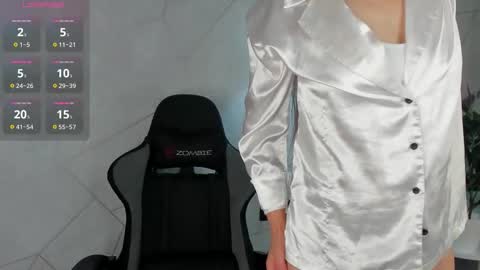 Snapshot of lillian_white1 chatting on 09/10/25, 12:10 lillian_white1 online show from 09/10/25, 12:10