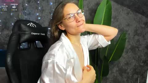 lillian_white1 online show from 01/06/26, 12:47