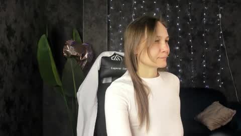 lillian_white1 online show from 03/25/26, 01:00