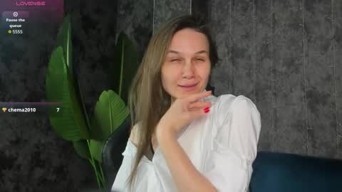 lillian_white1 online show from 03/28/26, 01:16