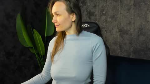 lillian_white1 online show from 04/15/26, 01:12