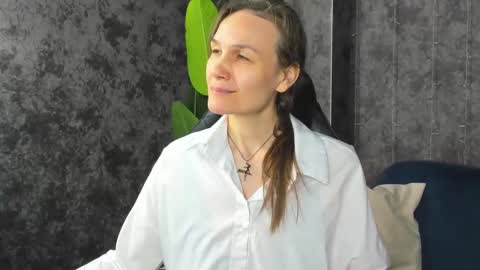Snapshot of lillian_white1 chatting on 04/26/26, 01:03 lillian_white1 online show from 04/26/26, 01:03