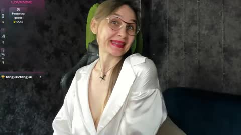 Snapshot of lillian_white1 chatting on 04/28/26, 02:27 lillian_white1 online show from 04/28/26, 02:27