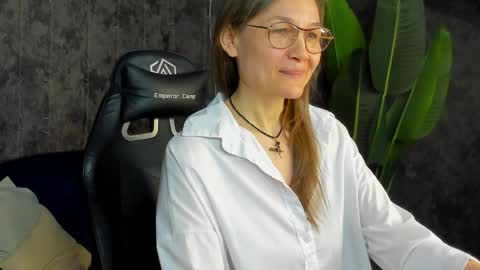 Snapshot of lillian_white1 chatting on 05/02/26, 12:59 lillian_white1 online show from 05/02/26, 12:59