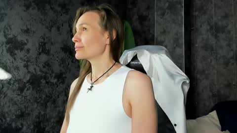 Snapshot of lillian_white1 chatting on 05/05/26, 01:13 lillian_white1 online show from 05/05/26, 01:13