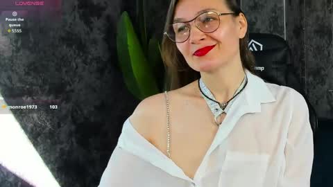 Snapshot of lillian_white1 chatting on 05/19/26, 01:56 lillian_white1 online show from 05/19/26, 01:56