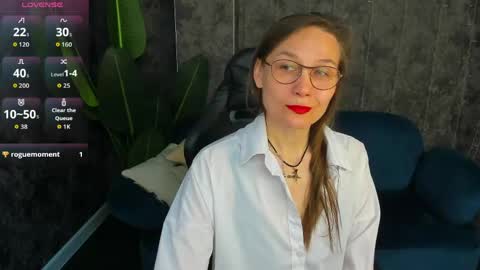 Snapshot of lillian_white1 chatting on 05/20/26, 01:01 lillian_white1 online show from 05/20/26, 01:01