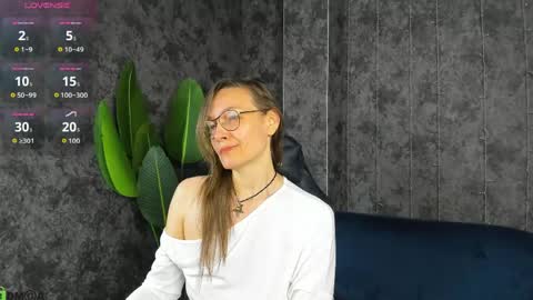 Snapshot of lillian_white1 chatting on 05/24/26, 12:59 lillian_white1 online show from 05/24/26, 12:59