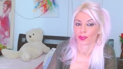 Lara online show from 11/20/25, 09:25