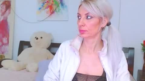 Lara online show from 02/15/26, 08:13