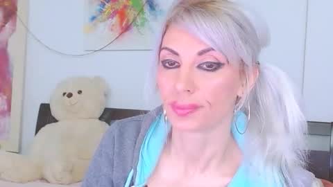 Lara online show from 03/09/26, 09:41